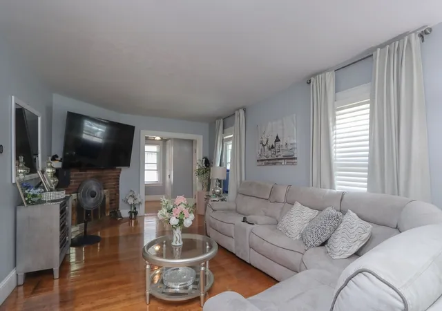 Homes for sale in Springfield, MA | 34 Preston St, Springfield, MA 01109 | MLS# 73522203