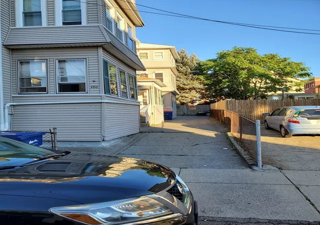 3rd image of 178 Thomas St, Fall River, MA 02723 | MLS# 72925266