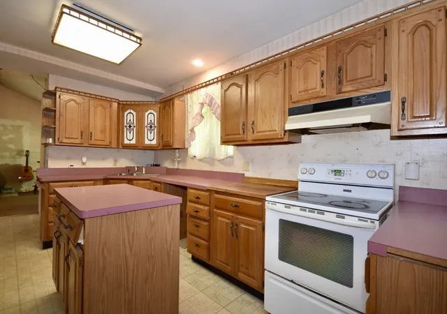 image of 19 South Kingman Street, Lakeville, MA 02347 | MLS# 73529929
