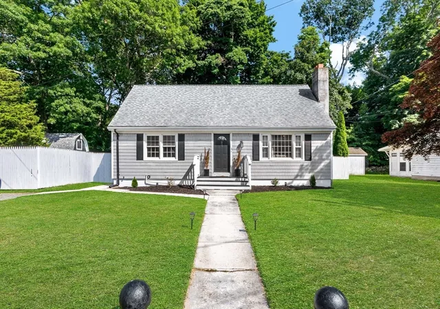 Homes for sale in Tiverton, RI | 80 Briggs Ln, Tiverton, RI 02878 | MLS# 73544729