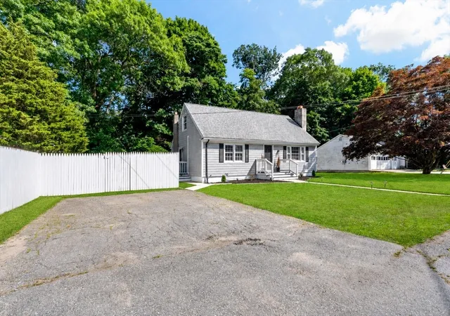 Homes for sale in Tiverton, RI | 80 Briggs Ln, Tiverton, RI 02878 | MLS# 73544729