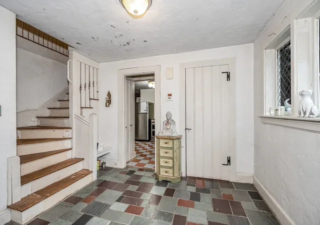 3rd image of 39 Holman Rd, Auburndale, MA 02466 | MLS# 73540949