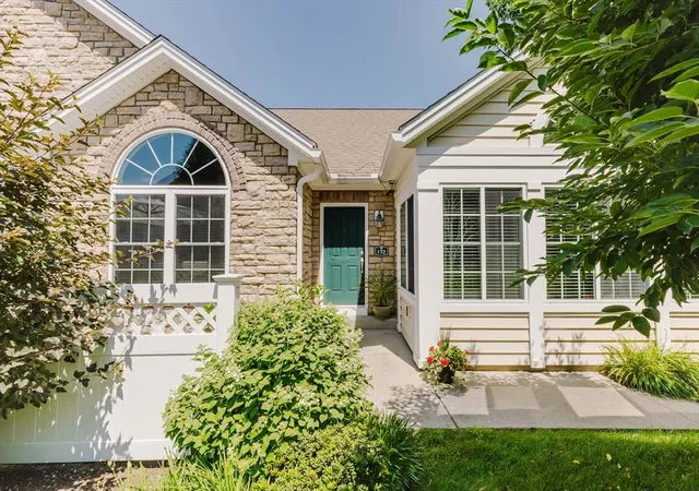 1st image of 172 Stonybrook Way #172, South Hadley, MA 01075 | MLS# 73549849