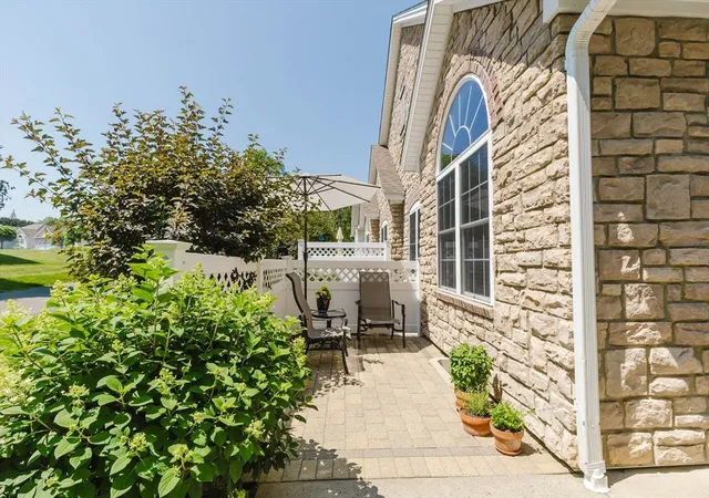 2nd image of 172 Stonybrook Way #172, South Hadley, MA 01075 | MLS# 73549849