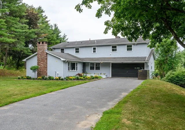 3rd image of 124 Everett St, Natick, MA 01760 | MLS# 73540688