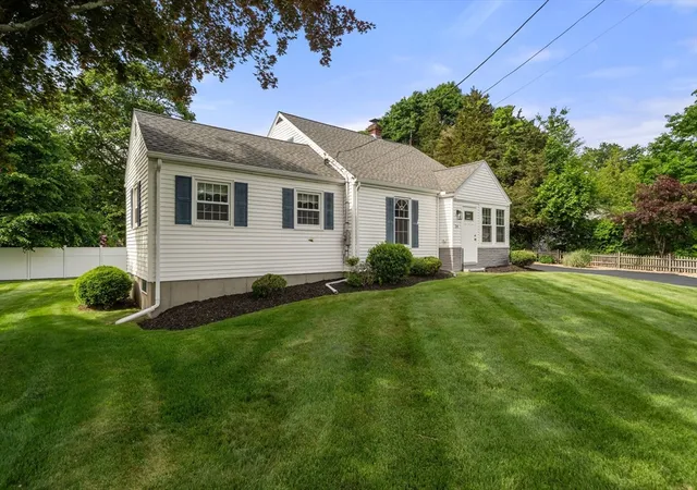 3rd image of 24 Wilbur St, Raynham, MA 02767 | MLS# 73537122
