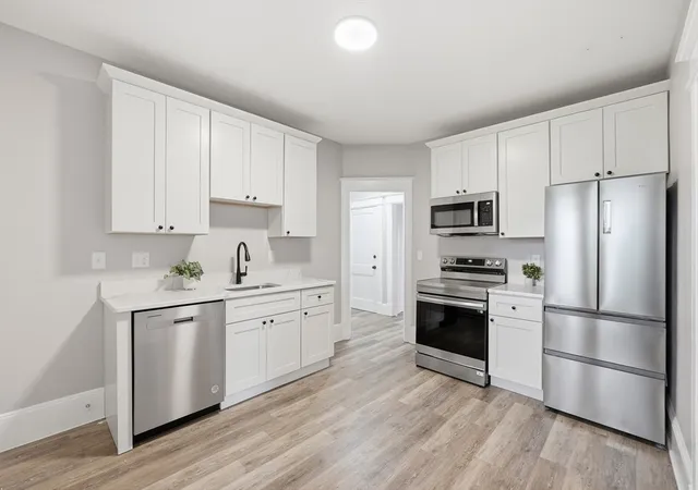 2nd image of 3 Park View Ter #2, Holyoke, MA 01040 | MLS# 73565848
