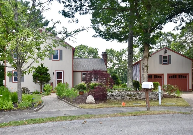 Photo 2 of Sale Pending at 5 Windy Hl Dr, Plymouth, MA 02360 | MLS# 73542646 | Listing updated on 2026-08-11