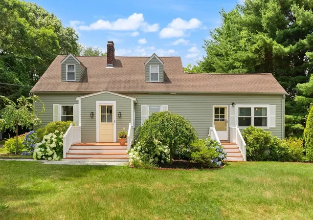 1st image of 335 Moosehill Road, East Walpole, MA 02032 | MLS# 73553652