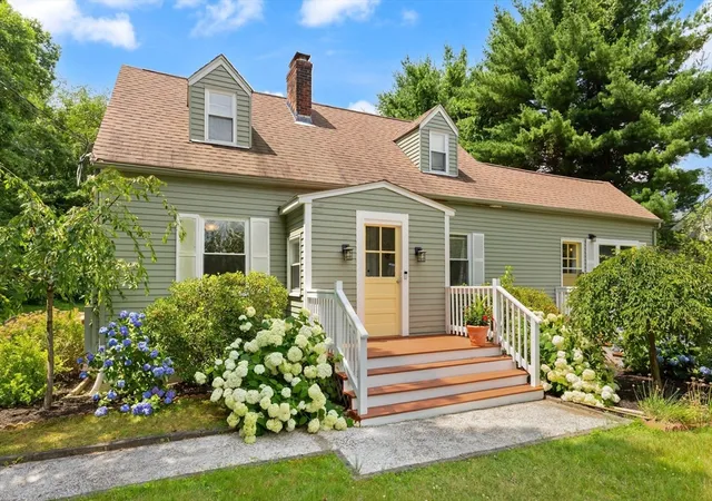 2nd image of 335 Moosehill Road, East Walpole, MA 02032 | MLS# 73553652
