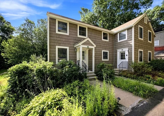 3rd image of 76 Laurel St, Greenfield, MA 01301