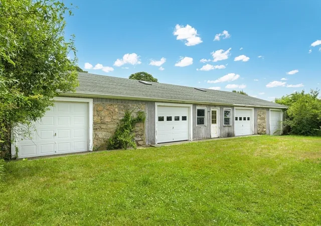5th image of 177 Howland Rd, Westport, MA 02790 | MLS# 73494747