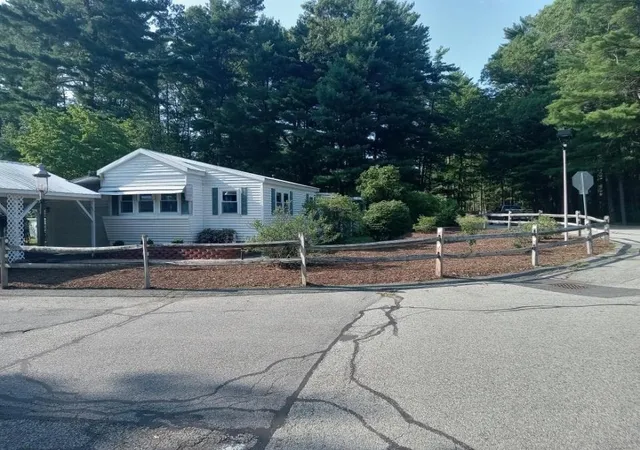 2nd image of 28 Maplewood Dr, Halifax, MA 02338 | MLS# 73553472