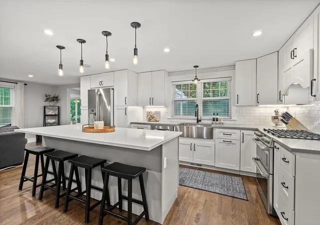3rd image of 21 Arrowhead Rd, Topsfield, MA 01983 | MLS# 73559384