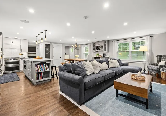 5th image of 21 Arrowhead Rd, Topsfield, MA 01983 | MLS# 73559384