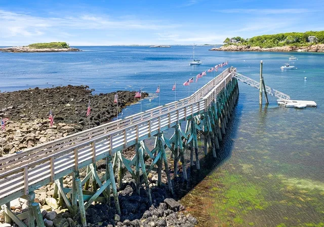 Homes for sale in Gloucester, MA | 44 Lexington Ave, Gloucester, MA 01930 | Houzeo