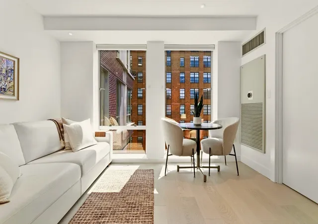 1st image of 80 Broad St #1009, Boston, MA 02110 | MLS# 73565394