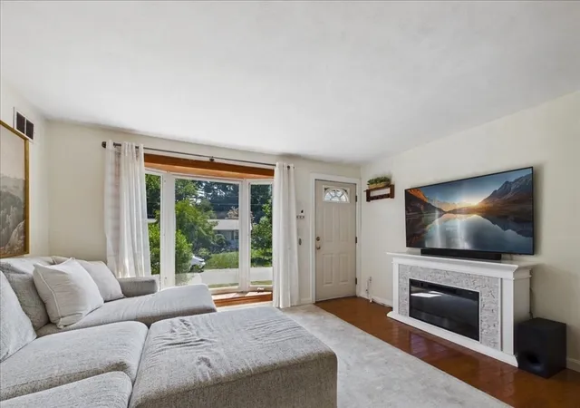 2nd image of 36 Regal St, Holliston, MA 01746 | MLS# 73564423