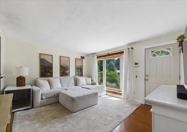 4th image of 36 Regal St, Holliston, MA 01746 | MLS# 73564423