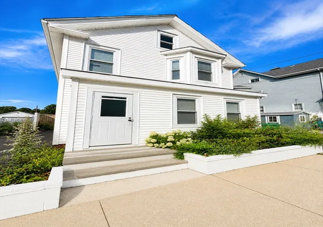 1st image of 209 Fayette St, Lynn, MA 01902 | MLS# 73552427