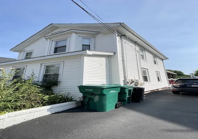 3rd image of 209 Fayette St, Lynn, MA 01902 | MLS# 73552427