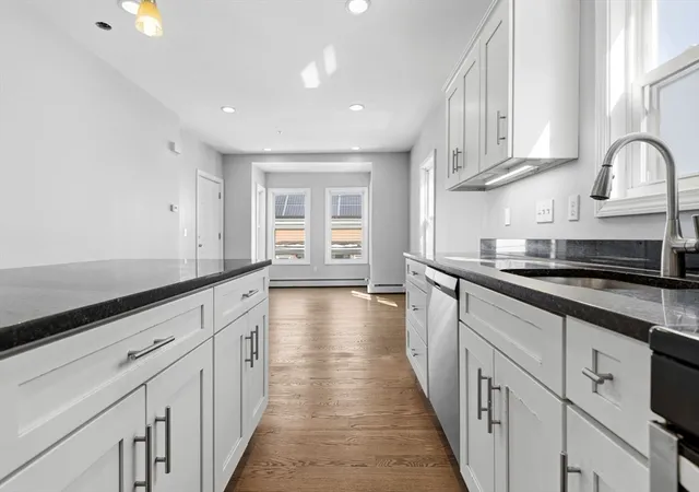 Listing Photo 4 - Condo for sale in building located at 7 Ward St, Lynn, MA 01970