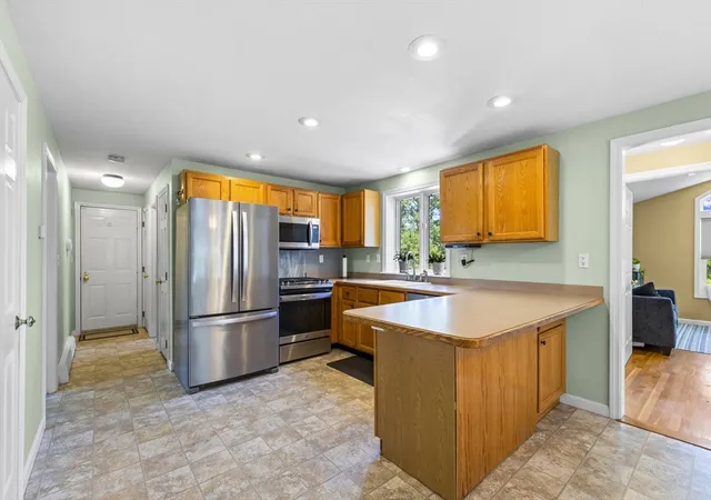 Photo 2 of Sale Pending at 29 Sheffield Pl, Mashpee, MA 02649 | MLS# 73551530 | Listing updated on 2026-08-13