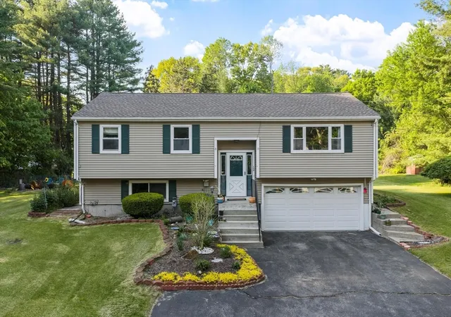 Homes for sale in Hudson, MA | 12 Murphy, Hudson, MA 01749 | MLS# 73524807