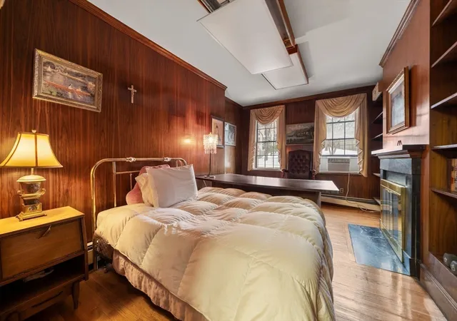 4th image of 4 Derne Street Condominium, Boston, MA 02114
