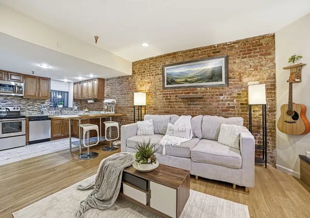 Homes for sale in Boston, MA | 39 Hemenway St #27, Boston, MA 02115 | MLS# 73499628