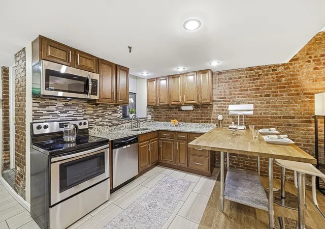 Homes for sale in Boston, MA | 39 Hemenway St #27, Boston, MA 02115 | MLS# 73499628