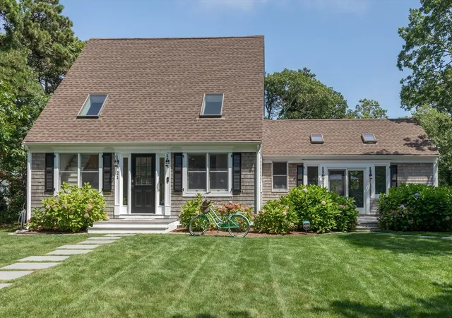 2nd image of 21 Vickers Street, Edgartown, MA 02539 | MLS# 73567342