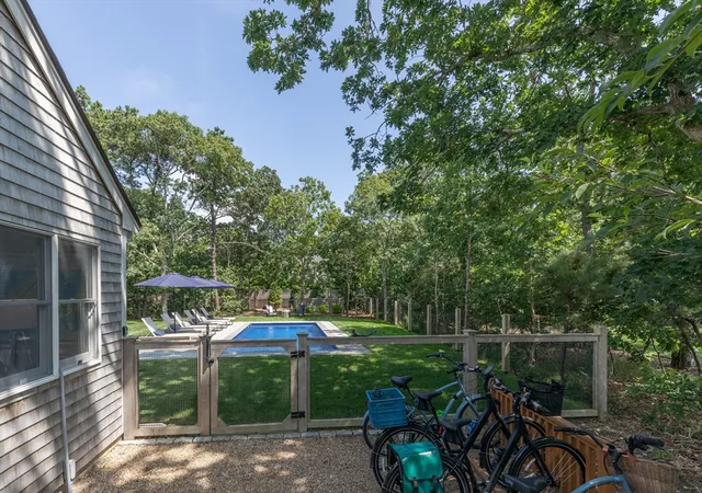 4th image of 21 Vickers Street, Edgartown, MA 02539 | MLS# 73567342
