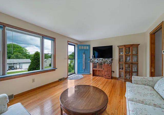 Homes for sale in Springfield, MA | 50 Emerson St, Springfield, MA 01118 | MLS# 73544288