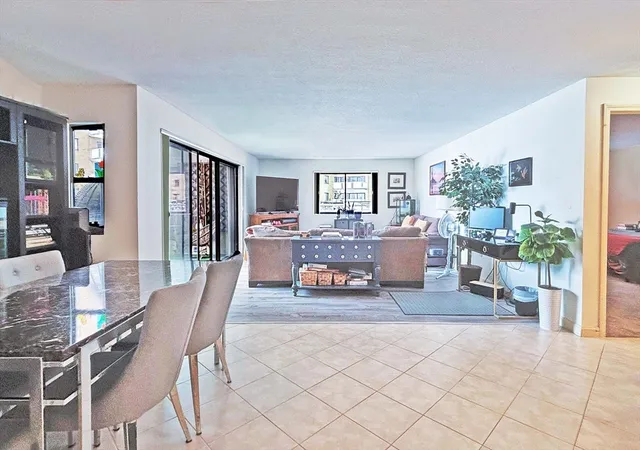 3rd image of 295 Lynn Shore Dr, Lynn, MA 01902