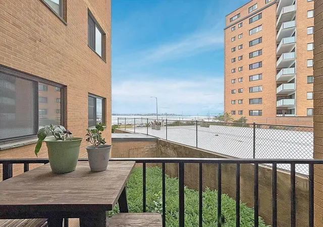 5th image of 295 Lynn Shore Dr, Lynn, MA 01902