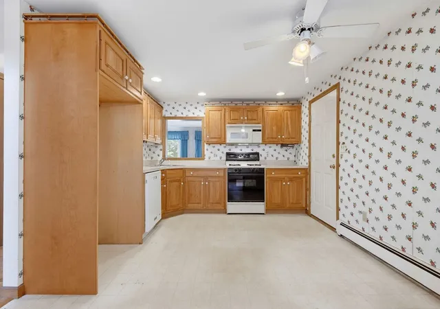 Homes for sale in Walpole, MA | 24 Cinnamon Cir, Walpole, MA 02081