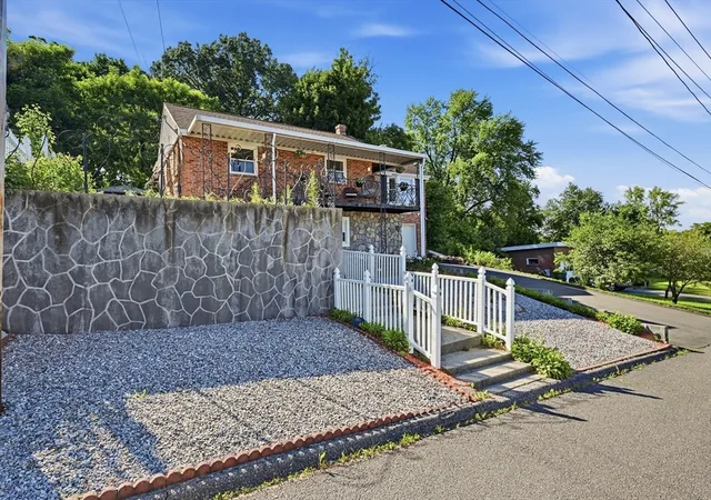 2nd image of 140 Ruskin St, Chicopee, MA 01020 | MLS# 73534617
