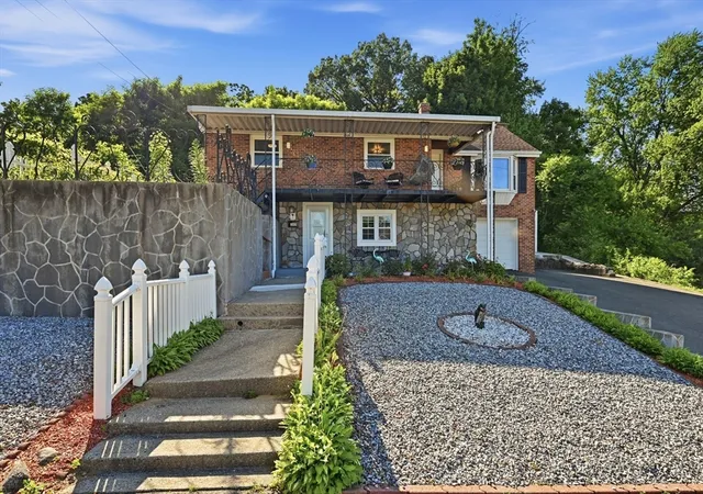Photo 3 of Single family home for sale at 140 Ruskin St, Chicopee, MA 01020 | MLS# 73534617 | Listing updated on 2026-09-16