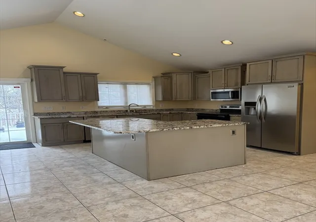 5th image of 1015 Forbes St, New Bedford, MA 02745 | MLS# 73474642