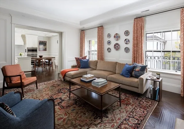 3rd image of 142 Chestnut St #8-9, Boston, MA 02108 | MLS# 73487100