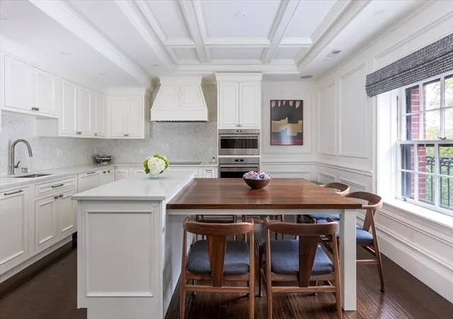 4th image of 142 Chestnut St #8-9, Boston, MA 02108 | MLS# 73487100