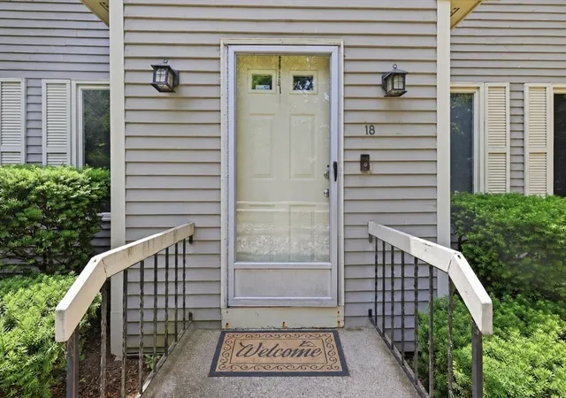 Homes for sale in Stoughton, MA | 18 Copperwood Dr #18, Stoughton, MA 02072 | MLS# 73541048