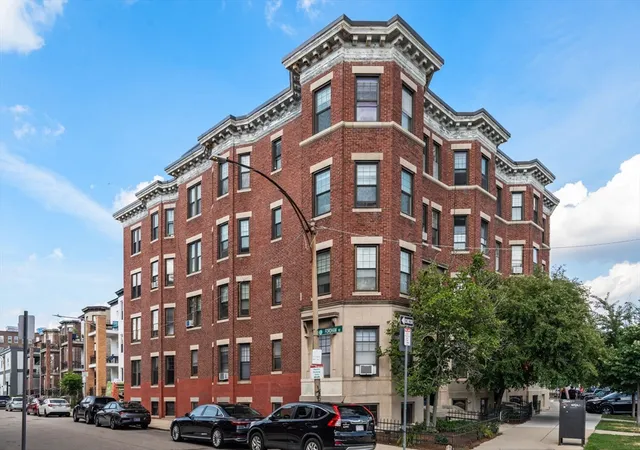 Listing Photo 2 - Condo for sale in building located at 1157 Commonwealth Ave, Boston, MA 02215 - Unit #1