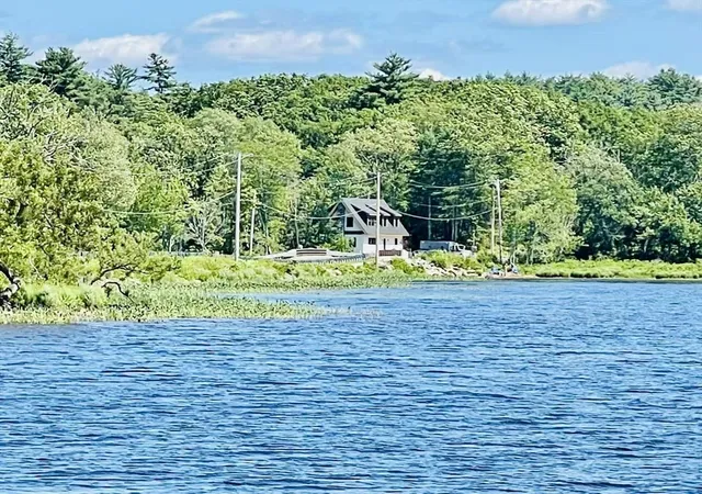 Homes for sale in East Brookfield, MA | 178 Shore Rd, East Brookfield, MA 01515 | MLS# 73539416