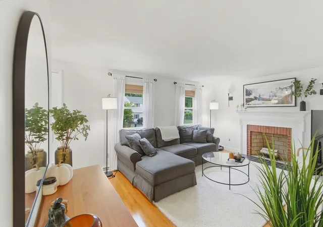 3rd image of 31 Allen Rd, Tewksbury, MA 01876 | MLS# 73547417