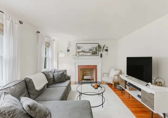 5th image of 31 Allen Rd, Tewksbury, MA 01876 | MLS# 73547417