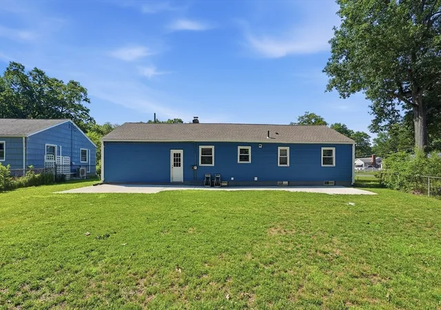 2nd image of 109 Bretton Rd, Springfield, MA 01119 | MLS# 73550544