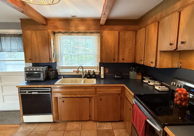 Photo 4 of Sale Pending at 595 Lebanon Hl Rd, Southbridge, MA 01550 | MLS# 73564370 | Listing updated on 2026-09-23