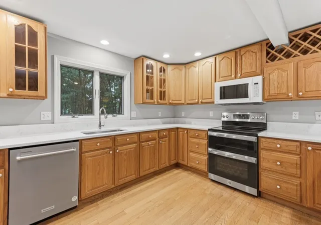 3rd image of 10 Buckhill Rd, Northborough, MA 01532 | MLS# 73558259